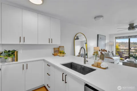 $498,750 | 3401 Wallingford Avenue North, Unit 405, Seattle, WA 98103