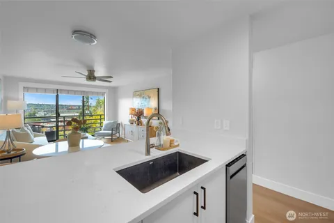 $498,750 | 3401 Wallingford Avenue North, Unit 405, Seattle, WA 98103