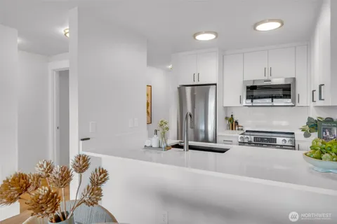 $498,750 | 3401 Wallingford Avenue North, Unit 405, Seattle, WA 98103