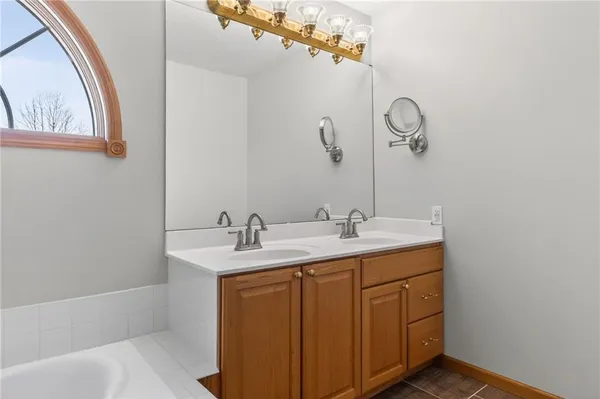 $1,000,000 | 408 Northwest 110th Street, Spickard, MO 64679