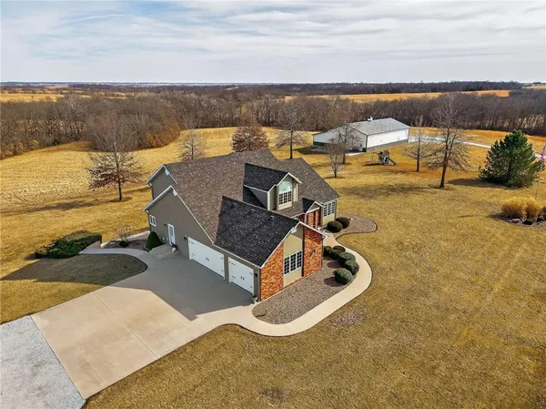 $1,000,000 | 408 Northwest 110th Street, Spickard, MO 64679