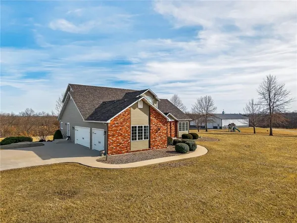 $1,000,000 | 408 Northwest 110th Street, Spickard, MO 64679