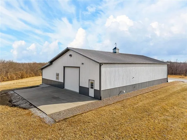 $1,000,000 | 408 Northwest 110th Street, Spickard, MO 64679