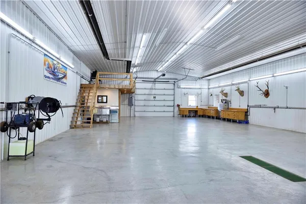 $1,000,000 | 408 Northwest 110th Street, Spickard, MO 64679