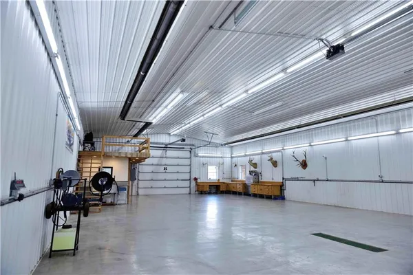 $1,000,000 | 408 Northwest 110th Street, Spickard, MO 64679