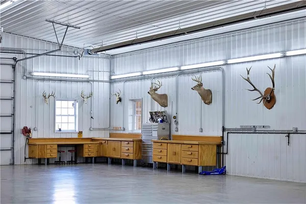 $1,000,000 | 408 Northwest 110th Street, Spickard, MO 64679