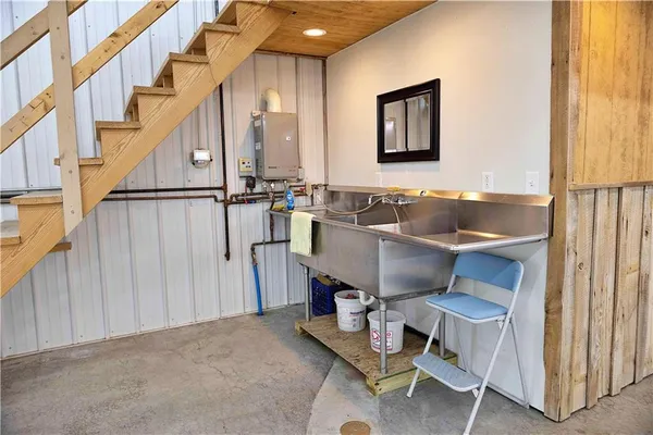 $1,000,000 | 408 Northwest 110th Street, Spickard, MO 64679