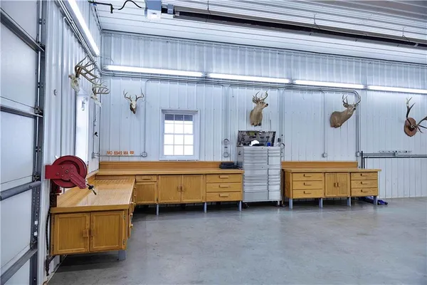 $1,000,000 | 408 Northwest 110th Street, Spickard, MO 64679