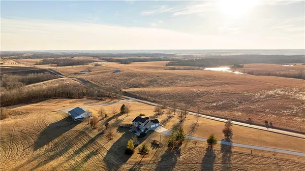 $1,000,000 | 408 Northwest 110th Street, Spickard, MO 64679