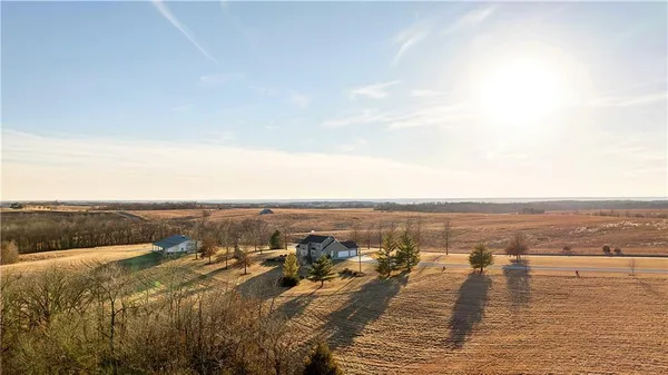 $1,000,000 | 408 Northwest 110th Street, Spickard, MO 64679