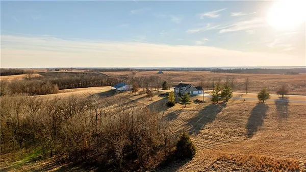 $1,000,000 | 408 Northwest 110th Street, Spickard, MO 64679