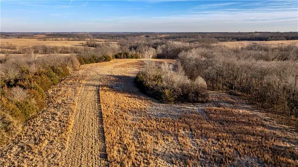 $1,000,000 | 408 Northwest 110th Street, Spickard, MO 64679