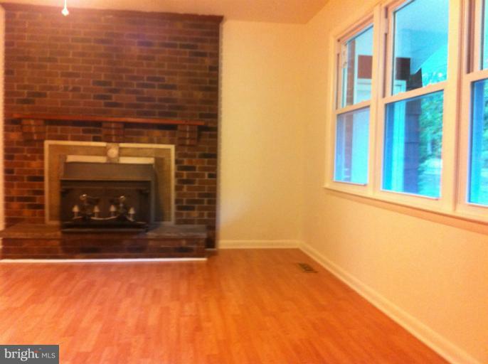 713 Tacketts Mill Road Stafford, VA 22556 - Photo 13 of 28 Living Room
