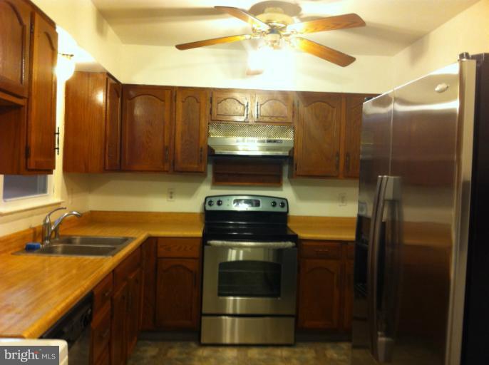 713 Tacketts Mill Road Stafford, VA 22556 - Photo 9 of 28 Kitchen