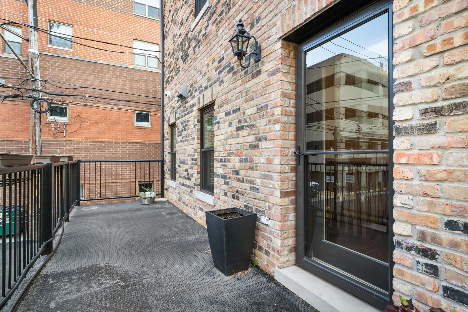 116 West Chestnut Street Chicago, IL 60610 - Photo 21 of 26