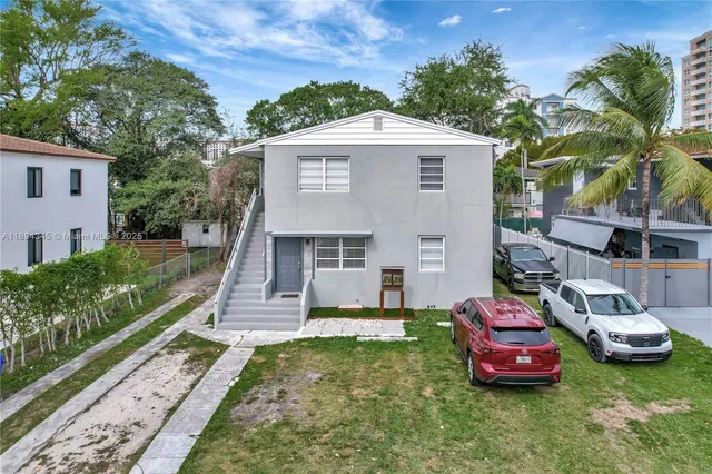 $1,275,000 | 3721 Southwest 27th Terrace, Miami, FL 33134