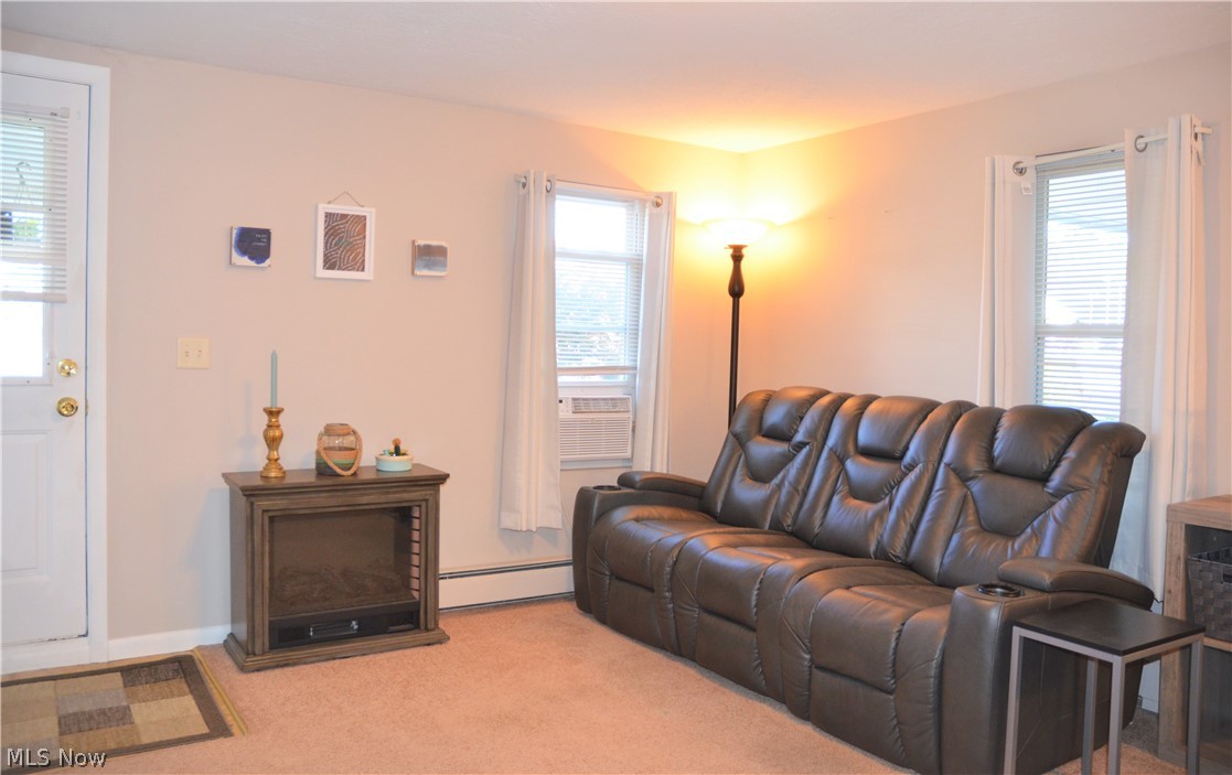 484 Niagara Road Vermilion, OH 44089 - Photo 5 of 28 Spacious Family room