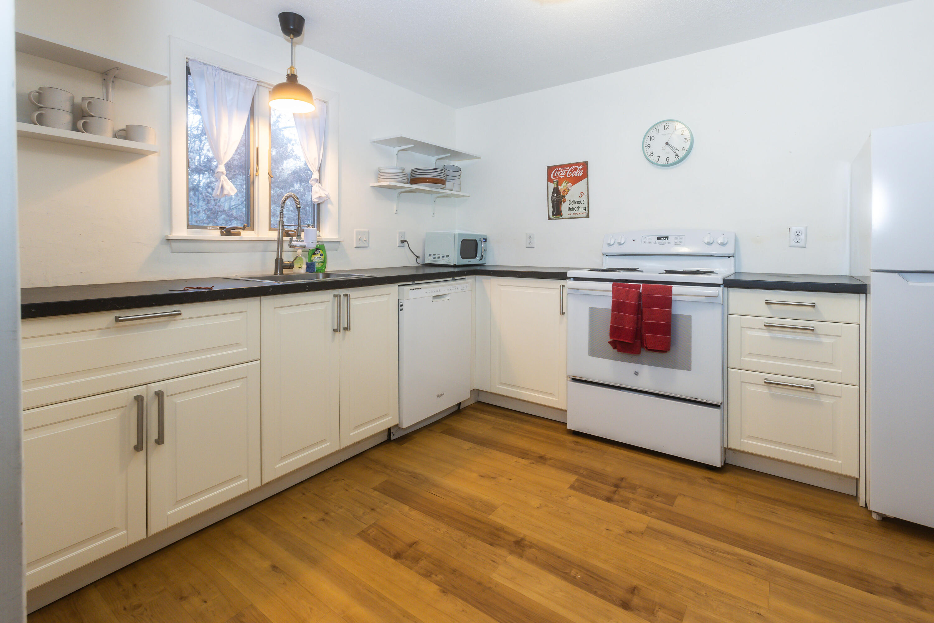 12 Woodrise Road, Unit 12 Falmouth, MA 02540 - Photo 7 of 30 Kitchen corner