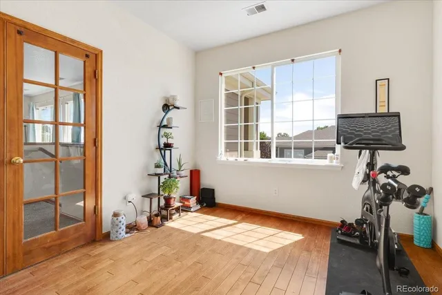 a view of a livingroom with a workspace