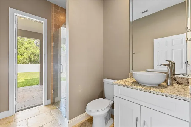 a view of empty room with a ceiling fan