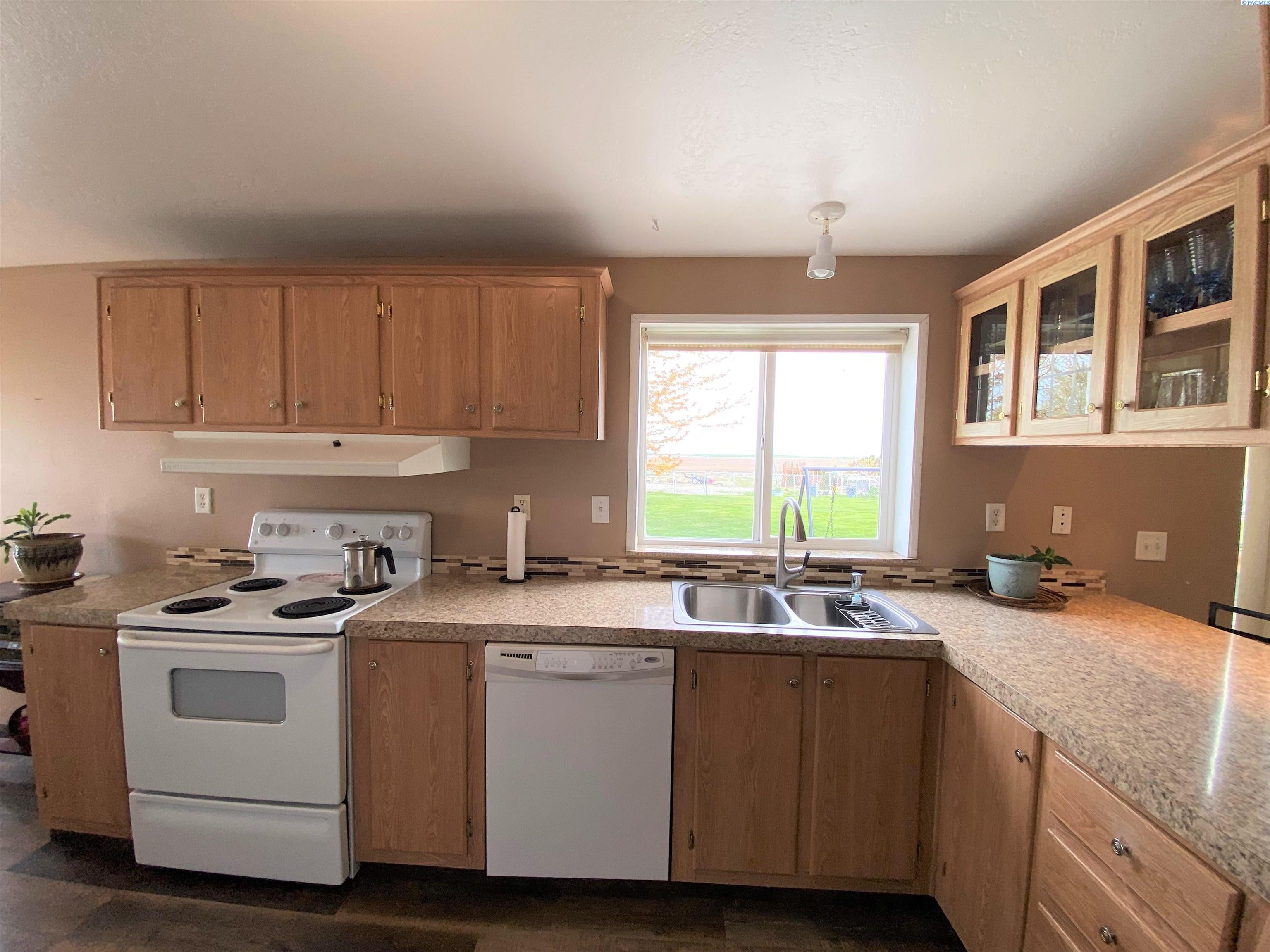 28404 East Ruppert Road Benton City, WA 99320 - Photo 15 of 42 Gallery Image 15