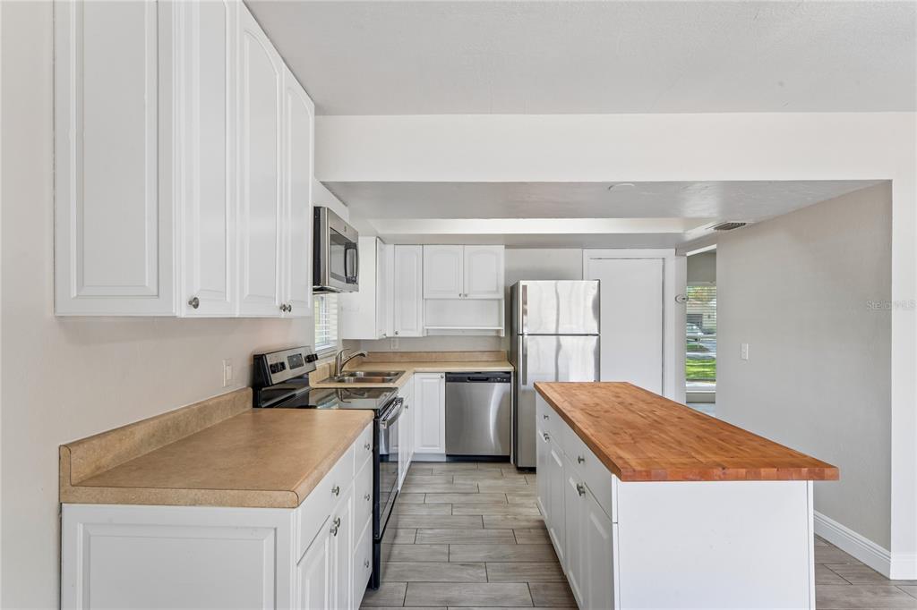 17734 Rivendel Road Lutz, FL 33549 - Photo 8 of 23