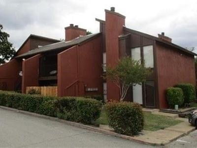 7152 Fair Oaks Avenue, Unit 1181 Dallas, TX 75231 - Photo 8 of 11 a front view of a house with garden