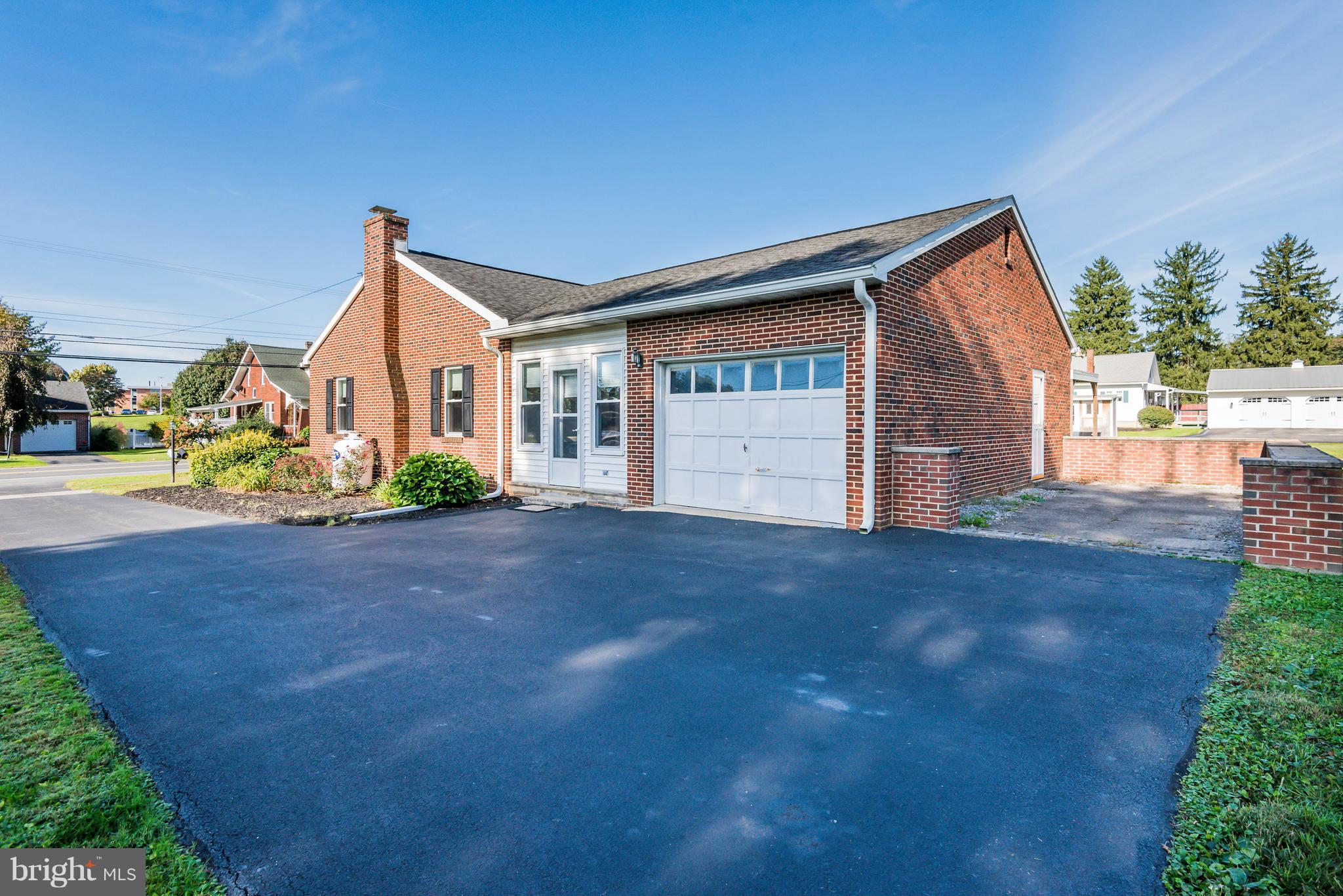 107 Forge Road Boiling Springs, PA 17007 - Photo 2 of 31 Gallery Image 2