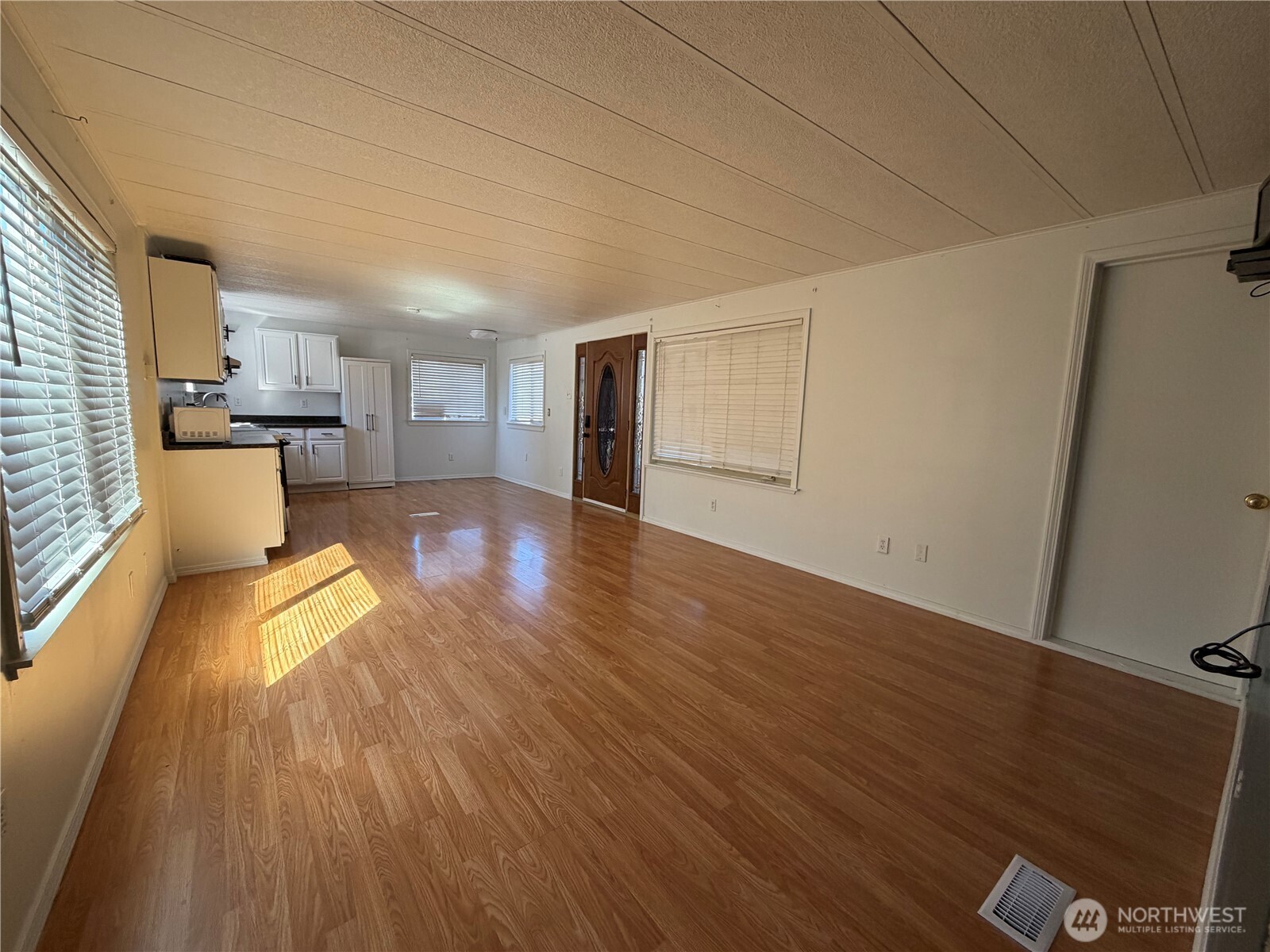 415 Lakeview Road, Unit F6 Lynnwood, WA 98087 - Photo 8 of 25