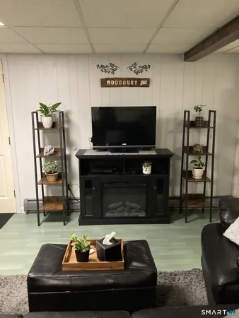 $1,800 | 65 Hard Hill Road, Woodbury, CT 06798