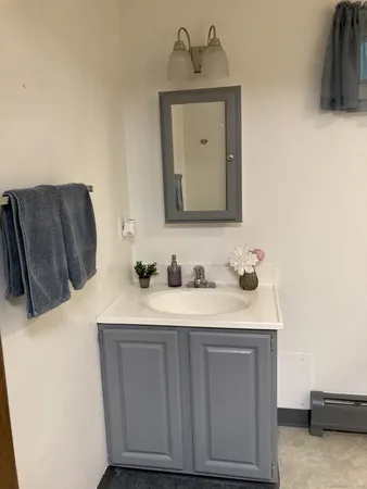 $1,800 | 65 Hard Hill Road, Woodbury, CT 06798