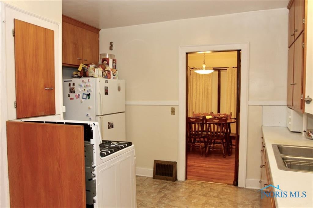 3522 Maxwell Road Toledo, OH 43606 - Photo 10 of 36 Gallery Image 10