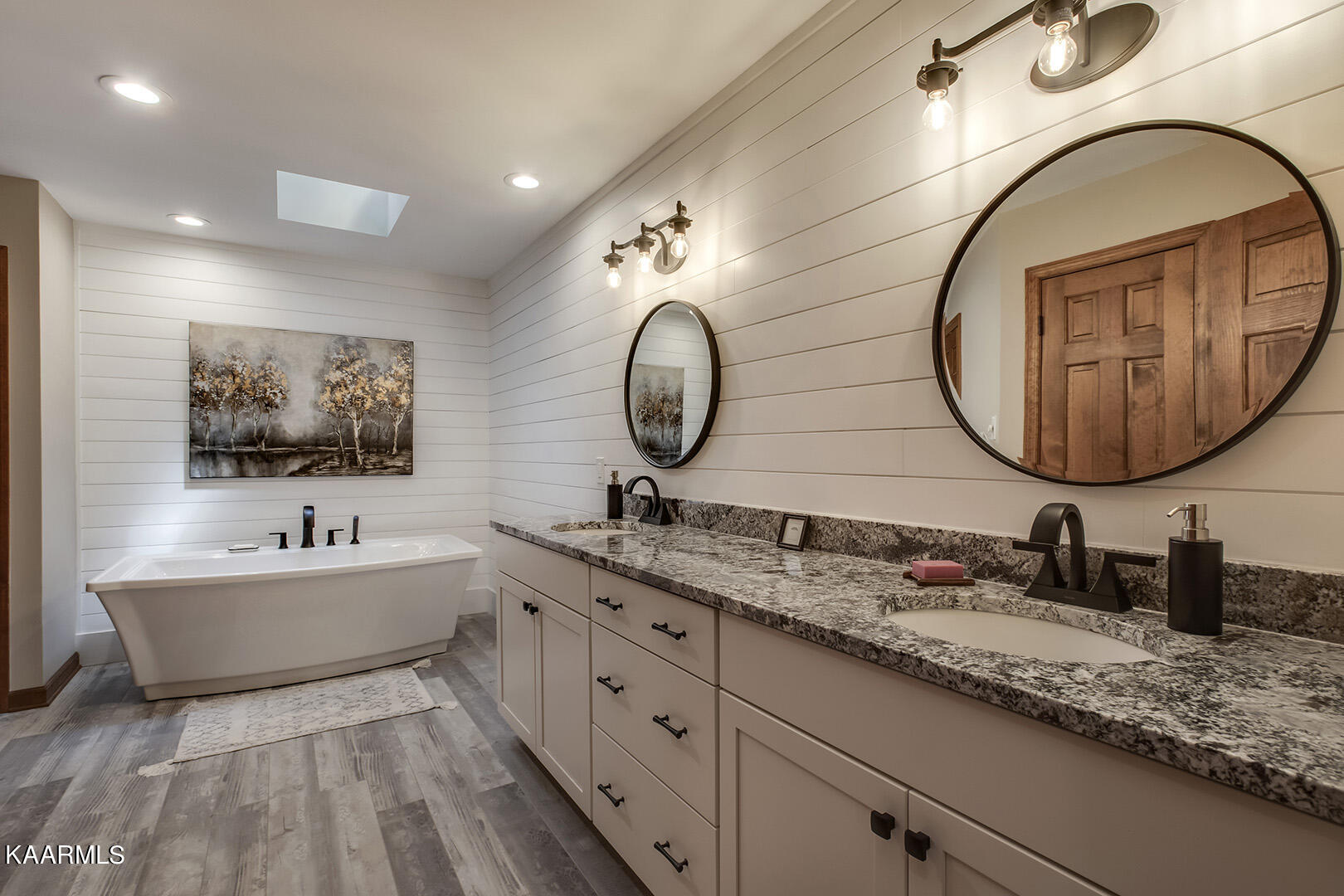 4373 Fairview Road Lenoir City, TN 37772 - Photo 28 of 60 29_FairviewRoad_4373_MasterBath01