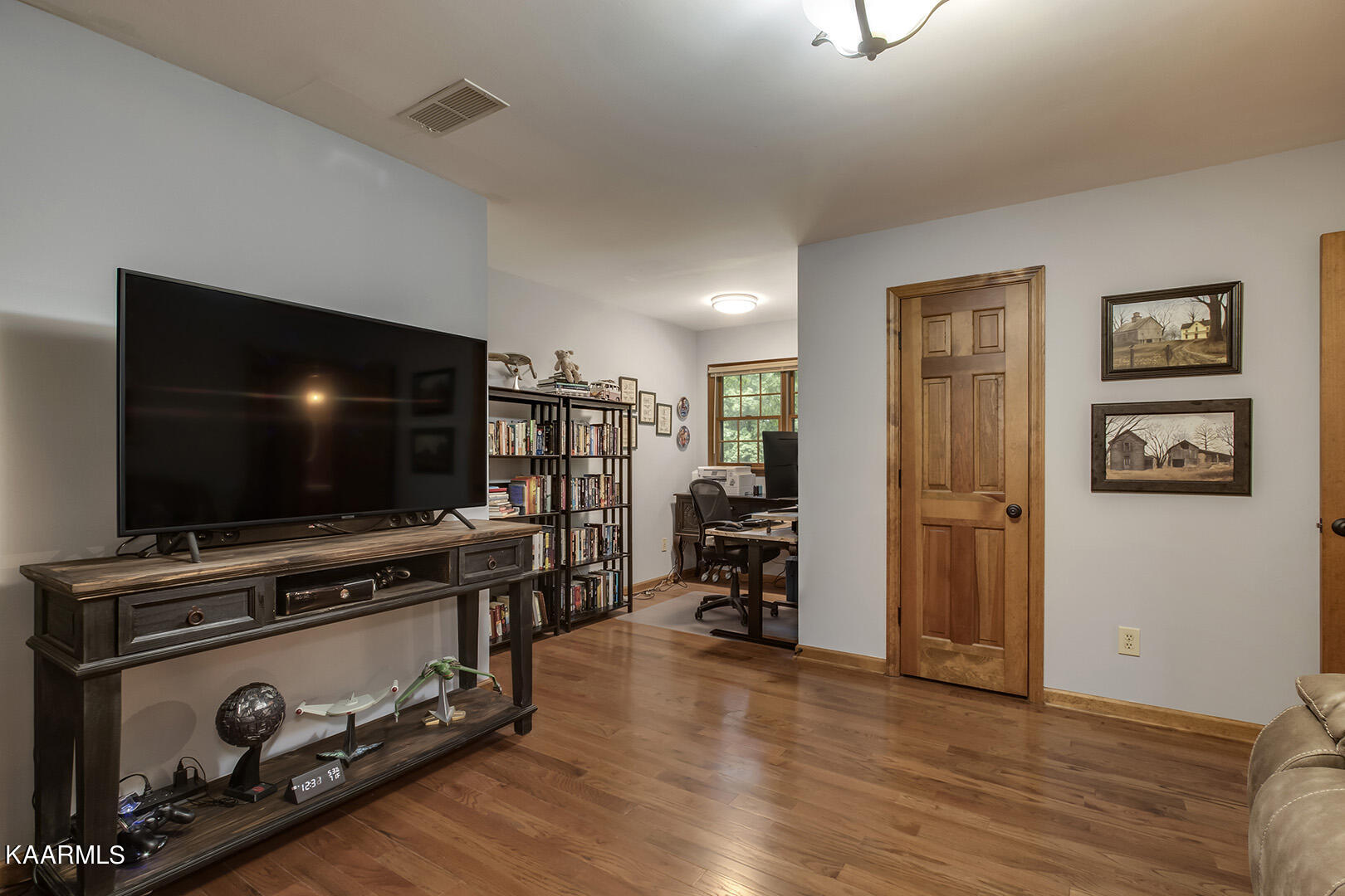 4373 Fairview Road Lenoir City, TN 37772 - Photo 35 of 60 38_FairviewRoad_4373_Bedroom3_02