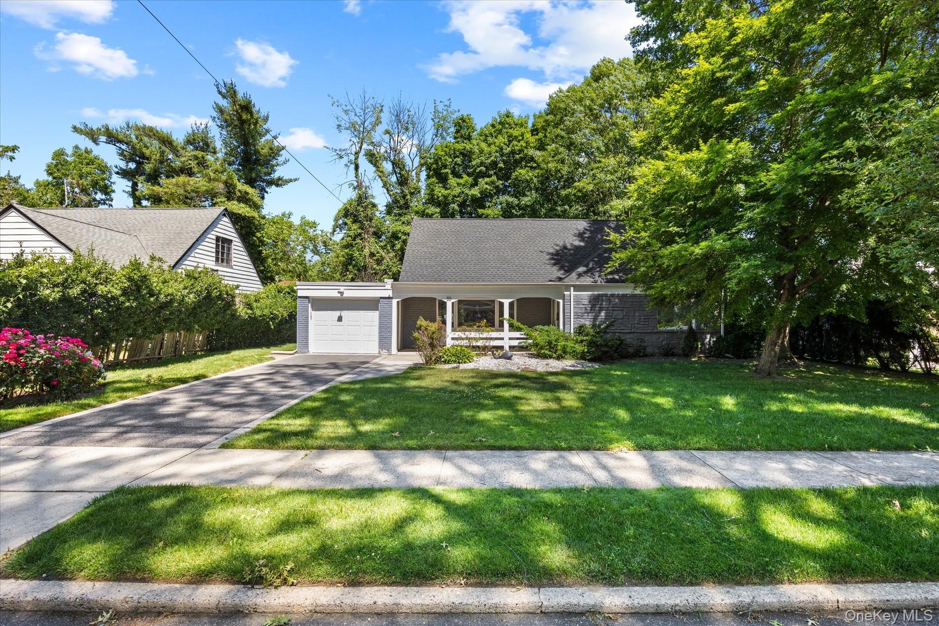 55 Warwick Road Great Neck, NY 11023 - Photo 2 of 29