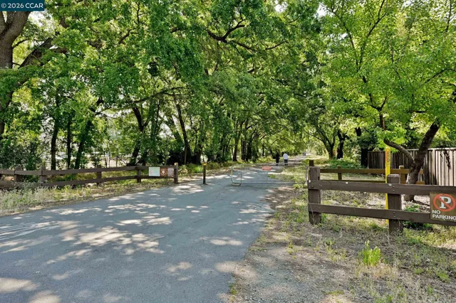 $1,075,000 | 35 Danville Oak Place, Danville, CA 94526