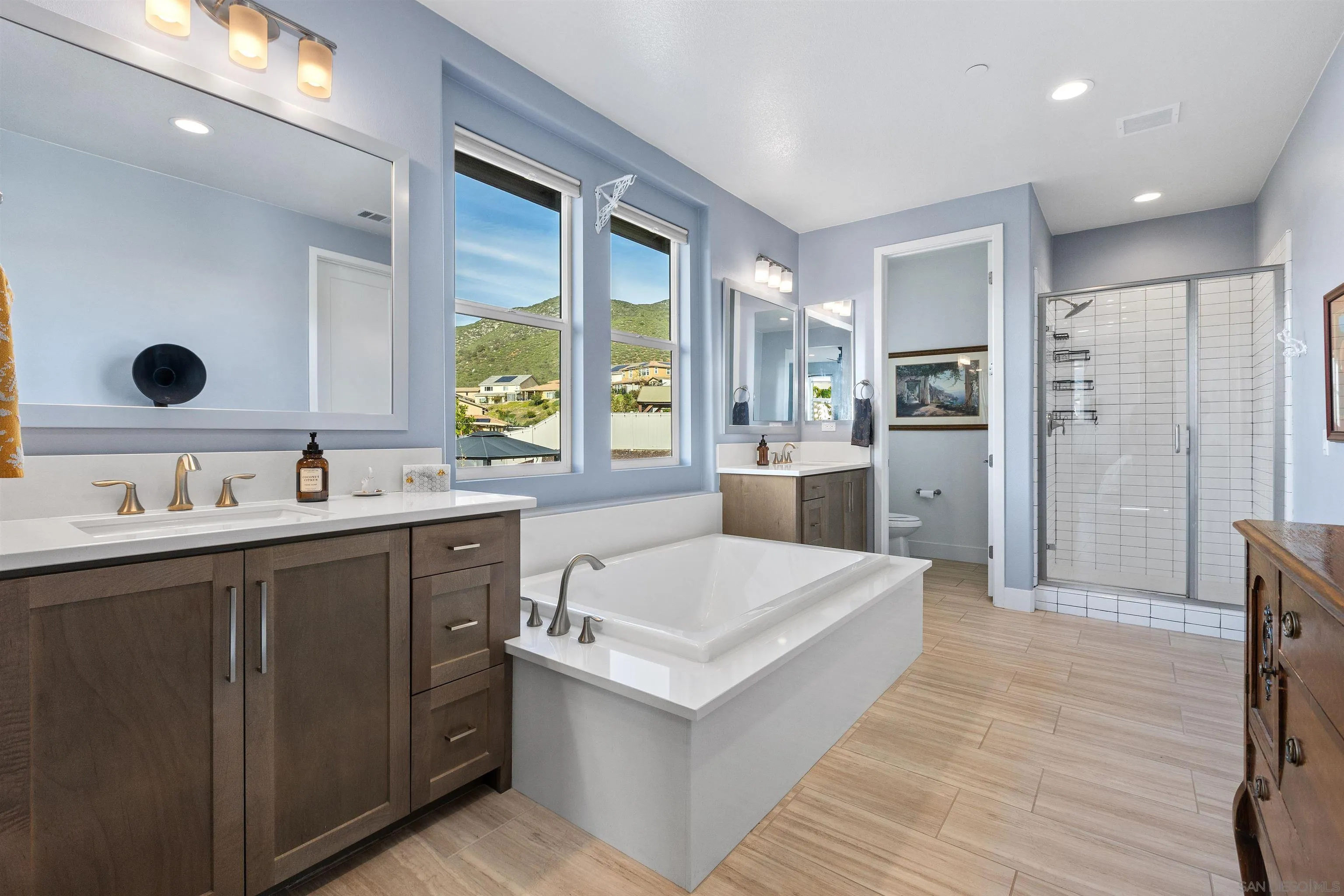 238 Ventasso Way Fallbrook, CA 92028 - Photo 28 of 52 a spacious bathroom with a tub a sink and a large mirror