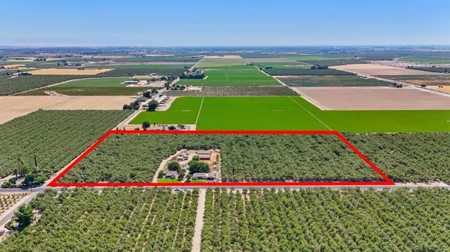 a view of a outdoor space