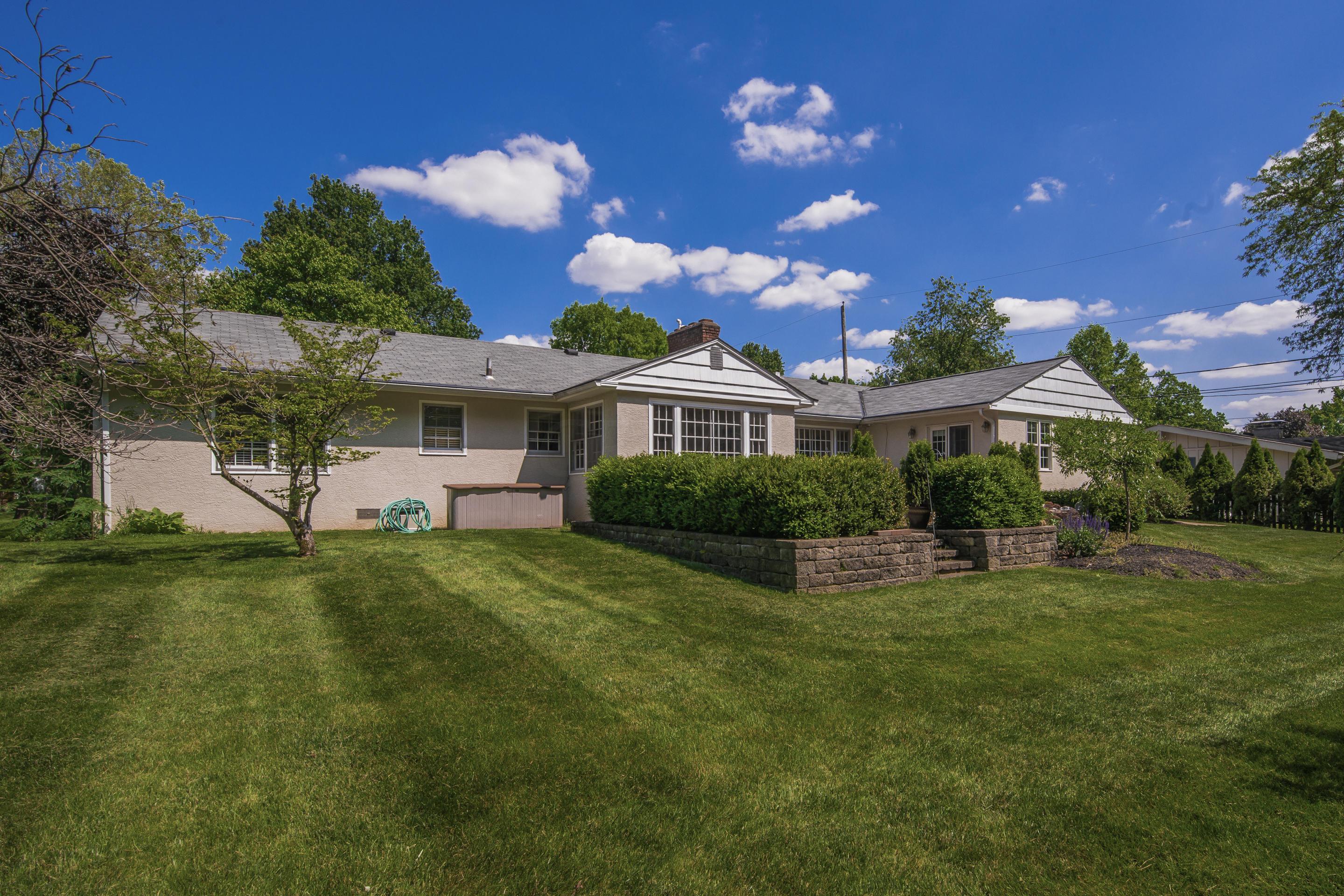 3985 Woodbridge Road Columbus, OH 43220 - Photo 6 of 12