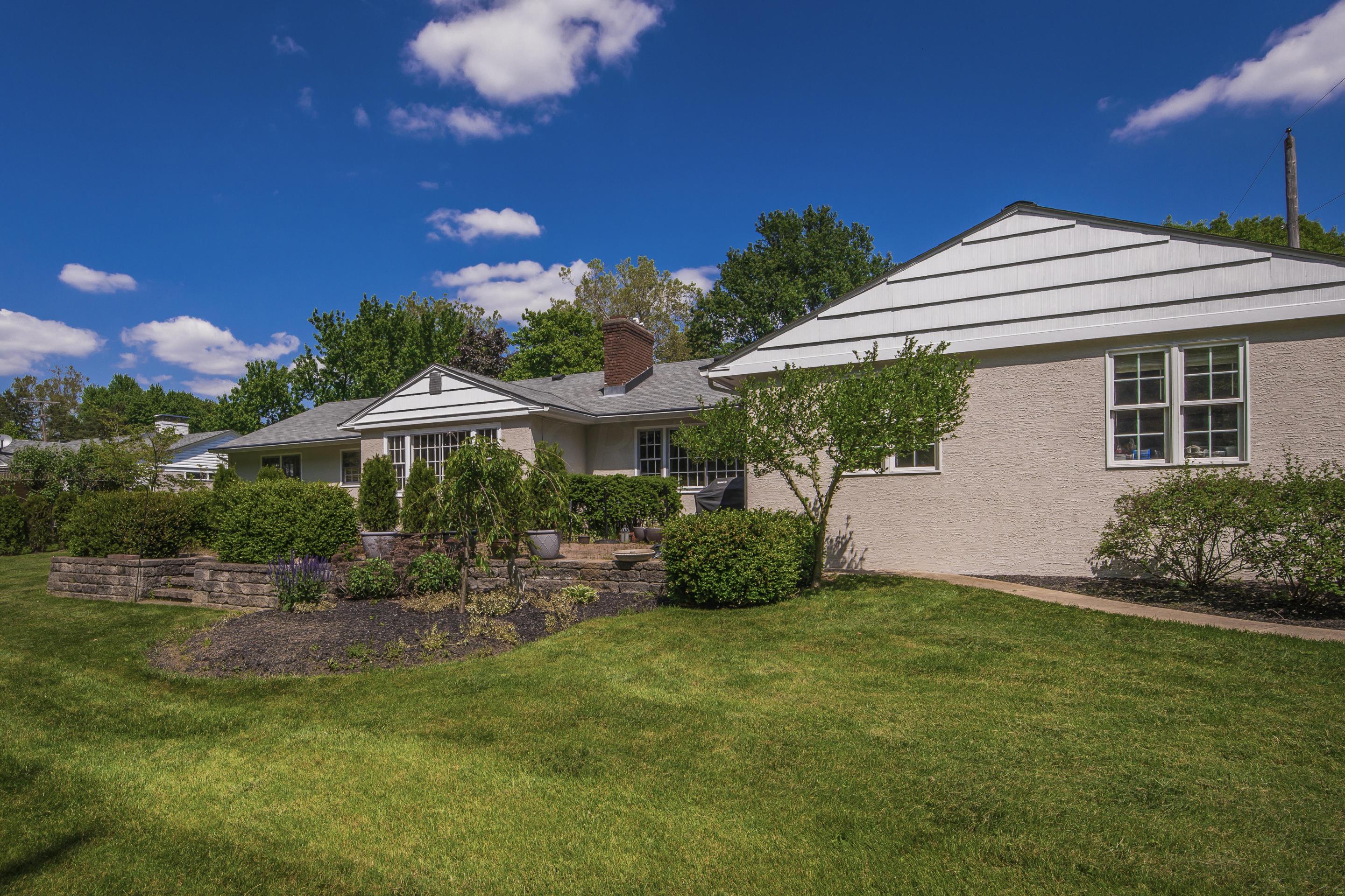 3985 Woodbridge Road Columbus, OH 43220 - Photo 7 of 12