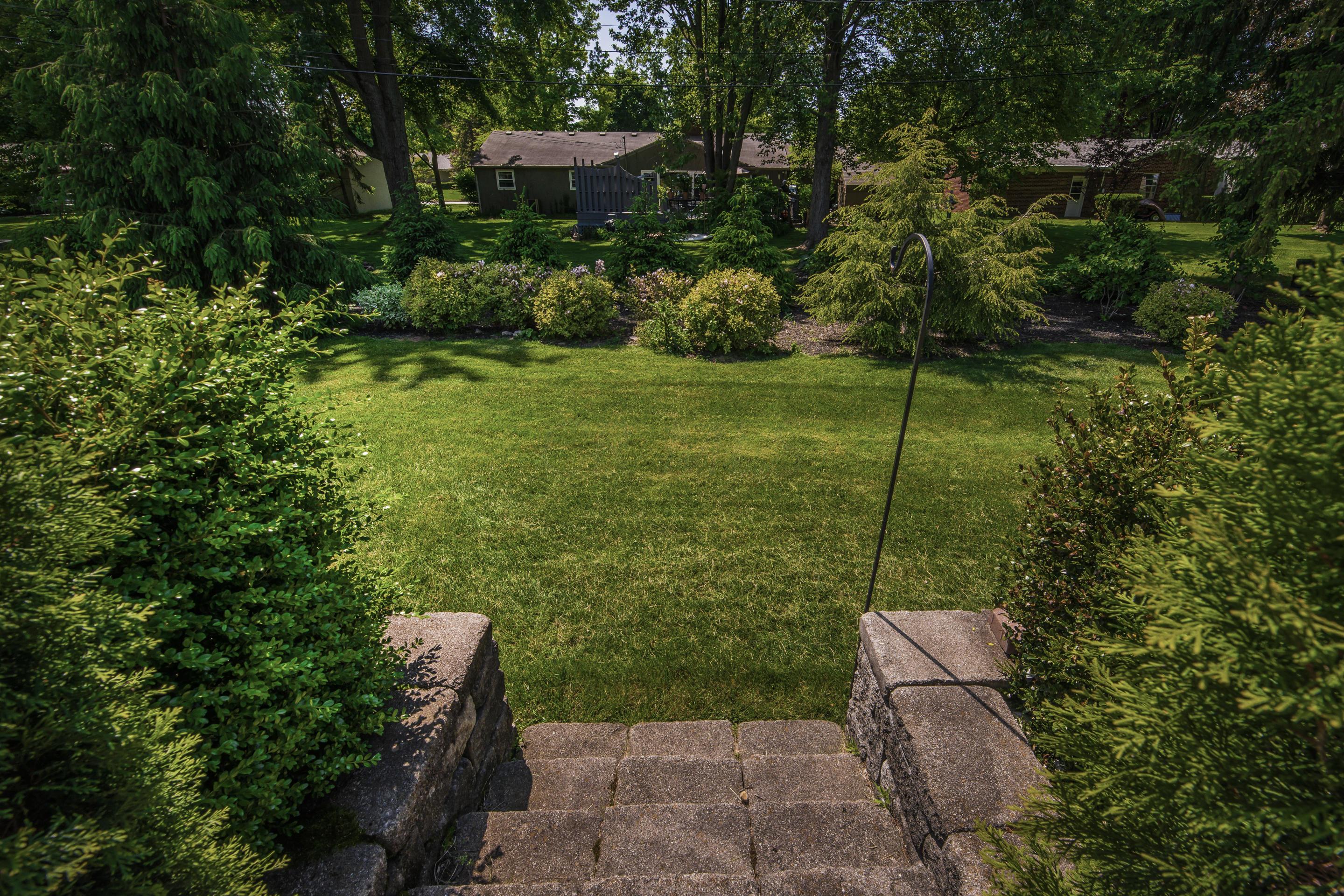 3985 Woodbridge Road Columbus, OH 43220 - Photo 8 of 12