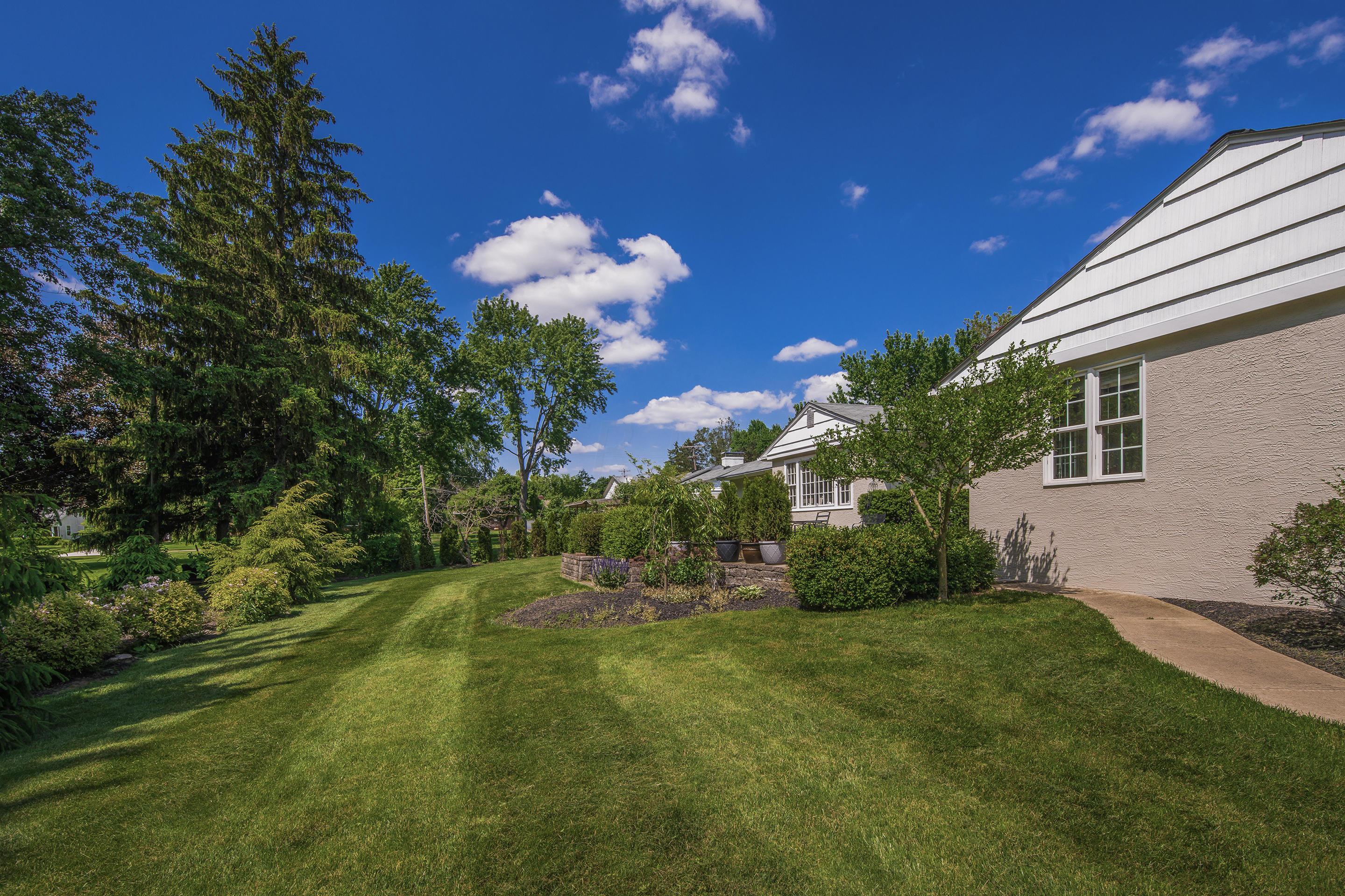 3985 Woodbridge Road Columbus, OH 43220 - Photo 9 of 12