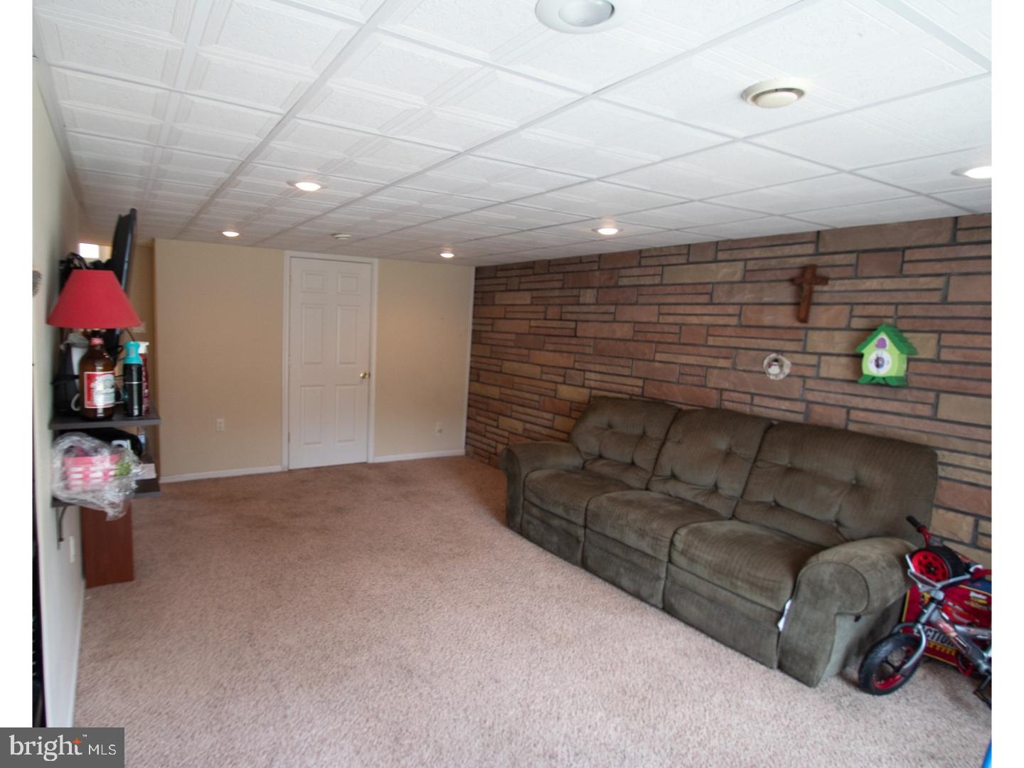 12120 Barbary Road Philadelphia, PA 19154 - Photo 12 of 22 Family Room