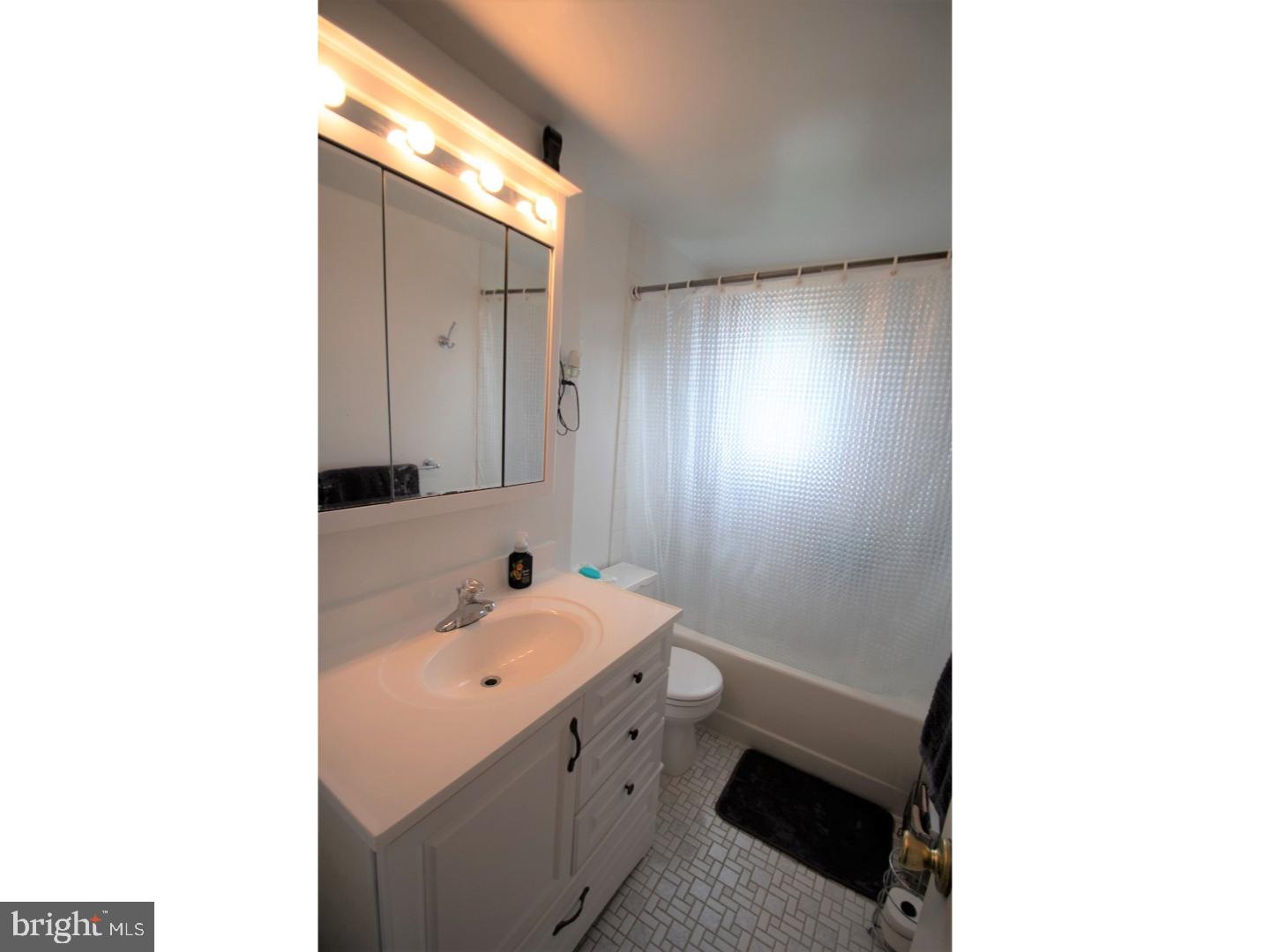 12120 Barbary Road Philadelphia, PA 19154 - Photo 17 of 22 Bathroom