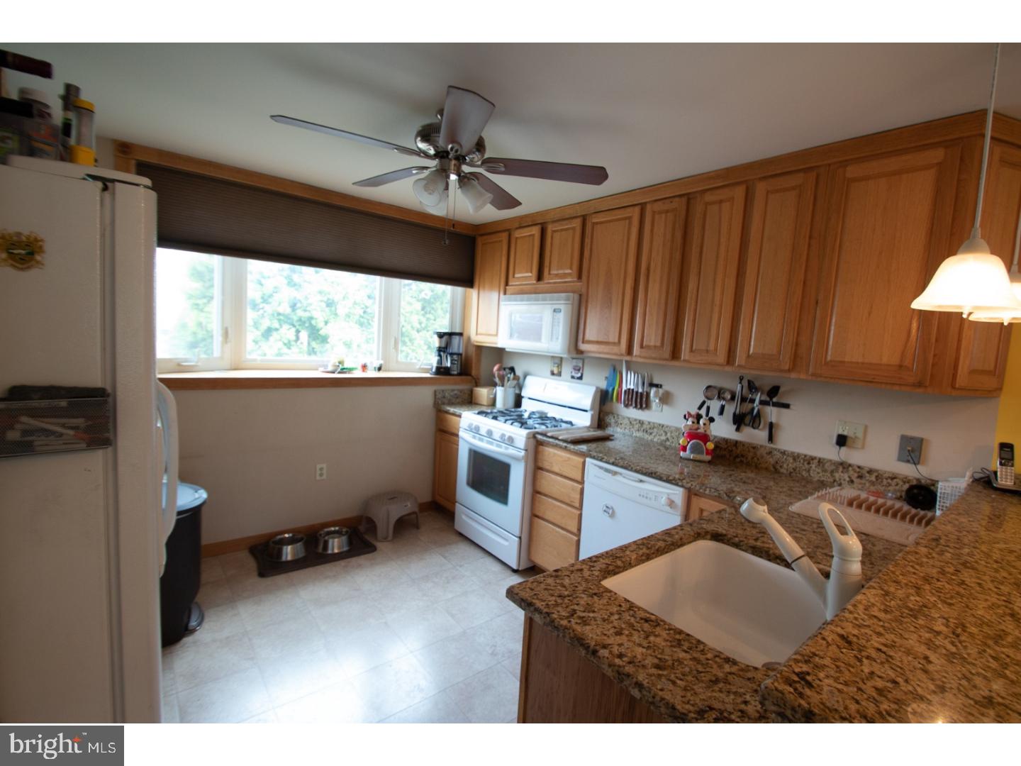 12120 Barbary Road Philadelphia, PA 19154 - Photo 10 of 22 Kitchen