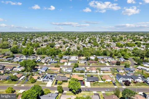 $430,000 | 24 Garden Lane, Levittown, PA 19055