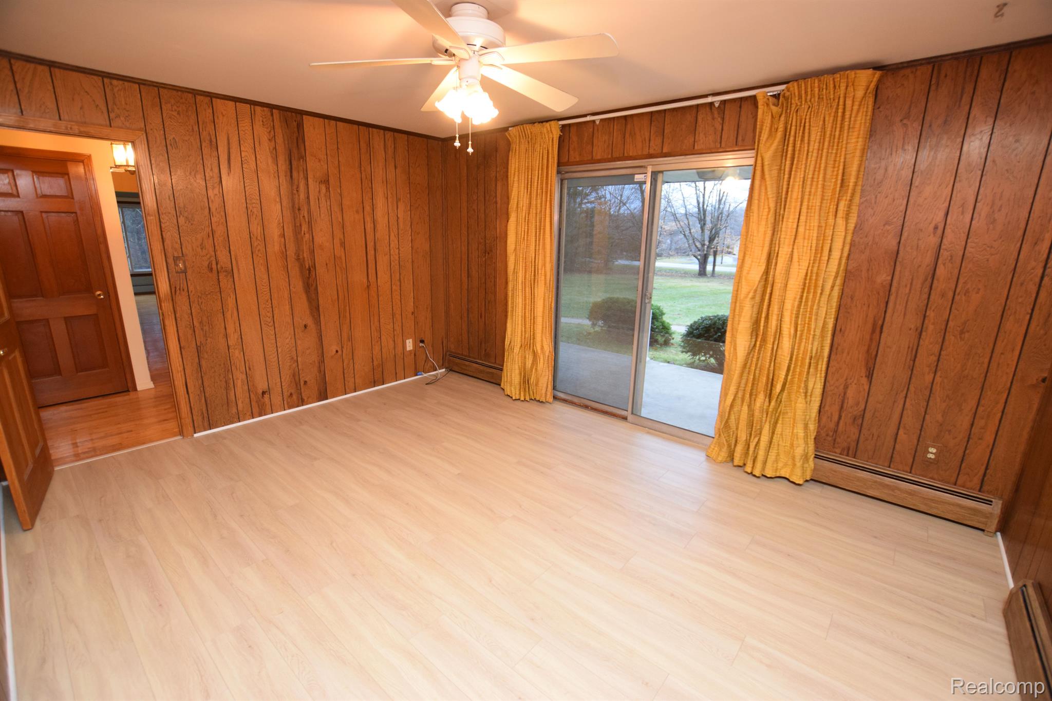 12600 Birch Run Road Birch Run, MI 48415 - Photo 5 of 22 Living Room with Walkout