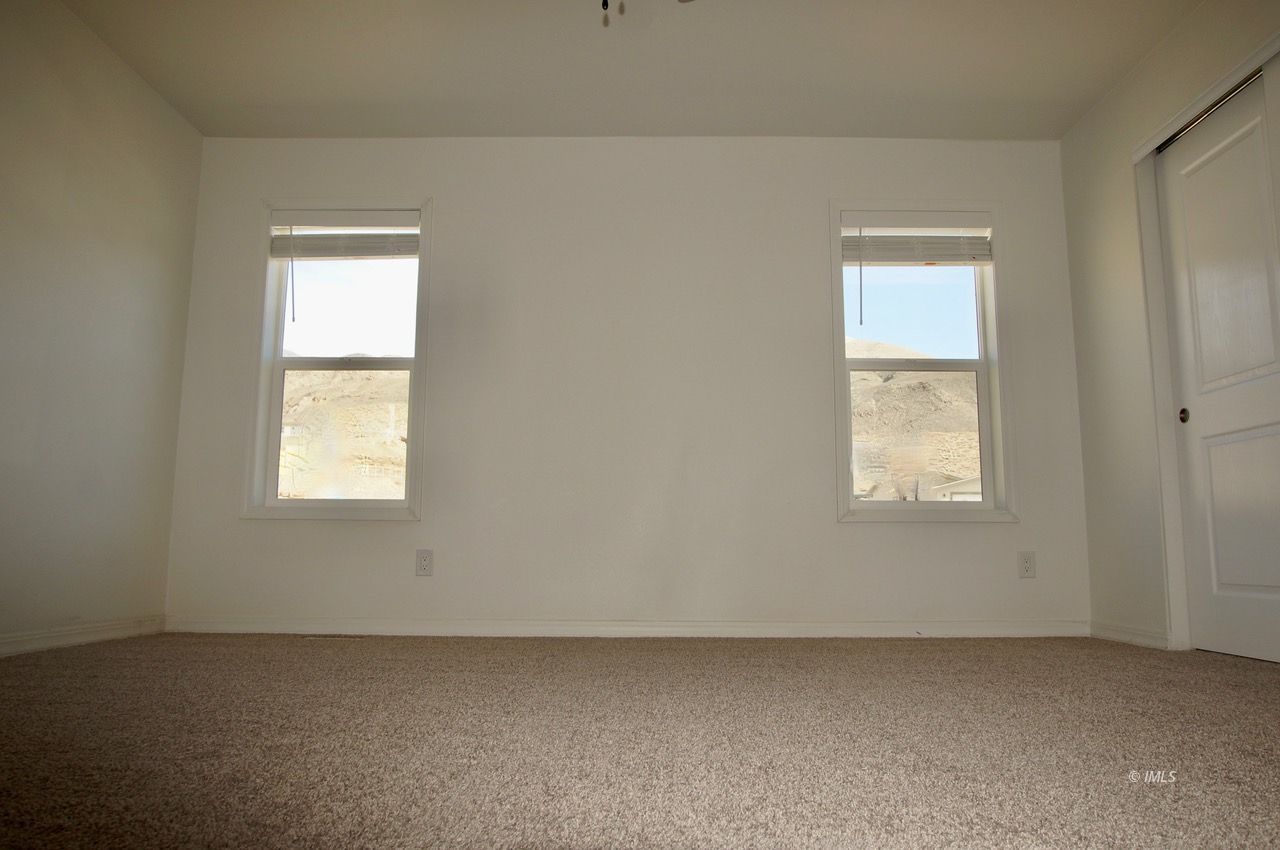 161 Tuolumne Road Bishop, CA 93514 - Photo 9 of 23 an empty room with a window