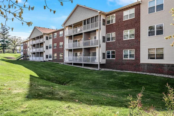 $256,500 | 2231 North Penn Place, Unit 114, North St. Paul, MN 55109