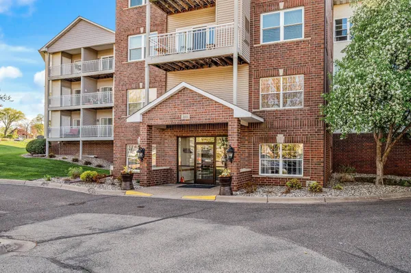 $256,500 | 2231 North Penn Place, Unit 114, North St. Paul, MN 55109